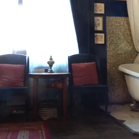 Decadent Art Club Homestay