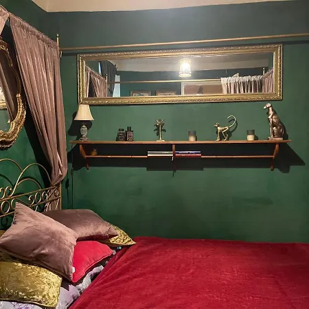 Homestay Decadent Art Club *