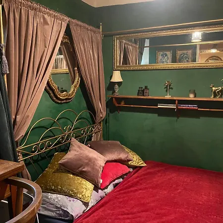 Decadent Art Club Homestay