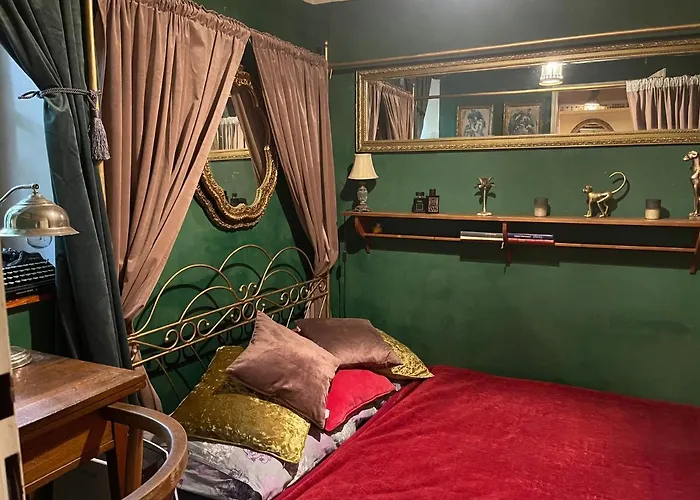Decadent Art Club Homestay szállás